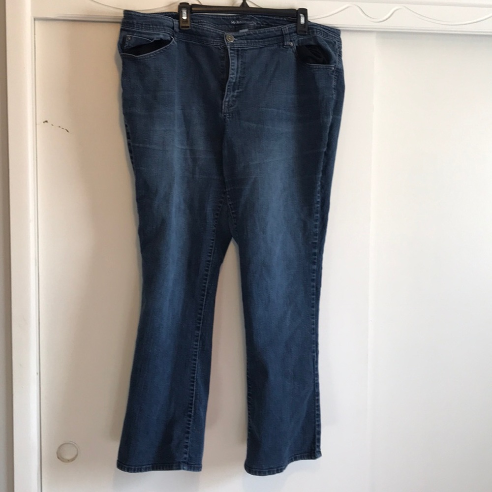 Denim jeans with back pocket details